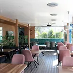 Mavi & Restaurant 3*