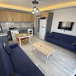 Mavi & Restaurant מלון 3*