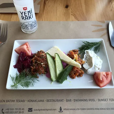 Mavi & Restaurant מלון