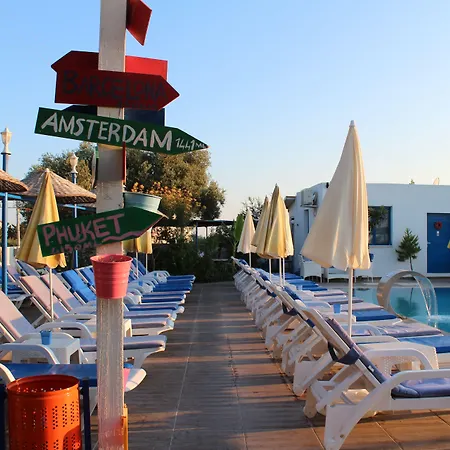 Mavi & Restaurant מלון 2*