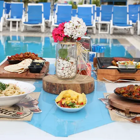 Mavi & Restaurant מלון 2*