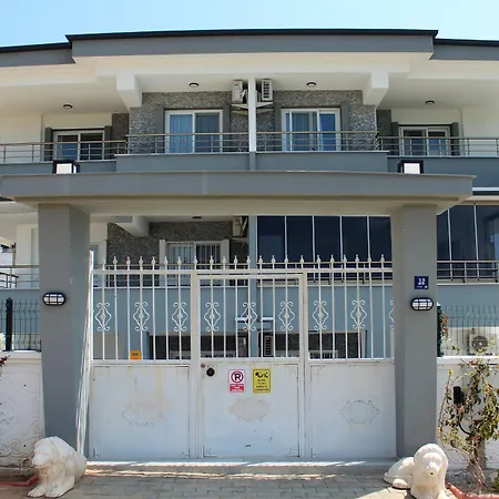 Mavi & Restaurant ホテル 2*